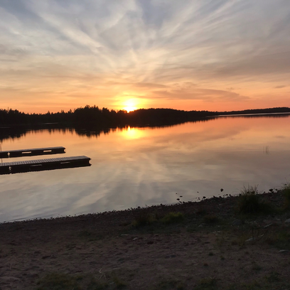 Sommarkvll i Urshult vid sjn snen Sommarkvll i Urshult vid sjn snen